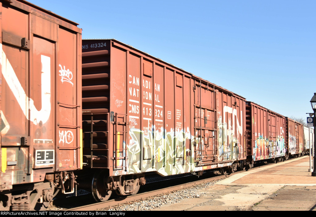 413324